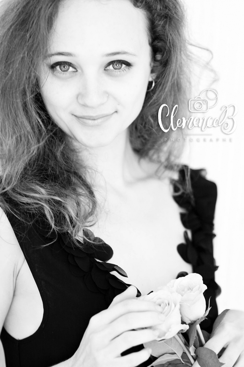 portrait femme fleur portrait beauté femme photo Clémence B. Photographe