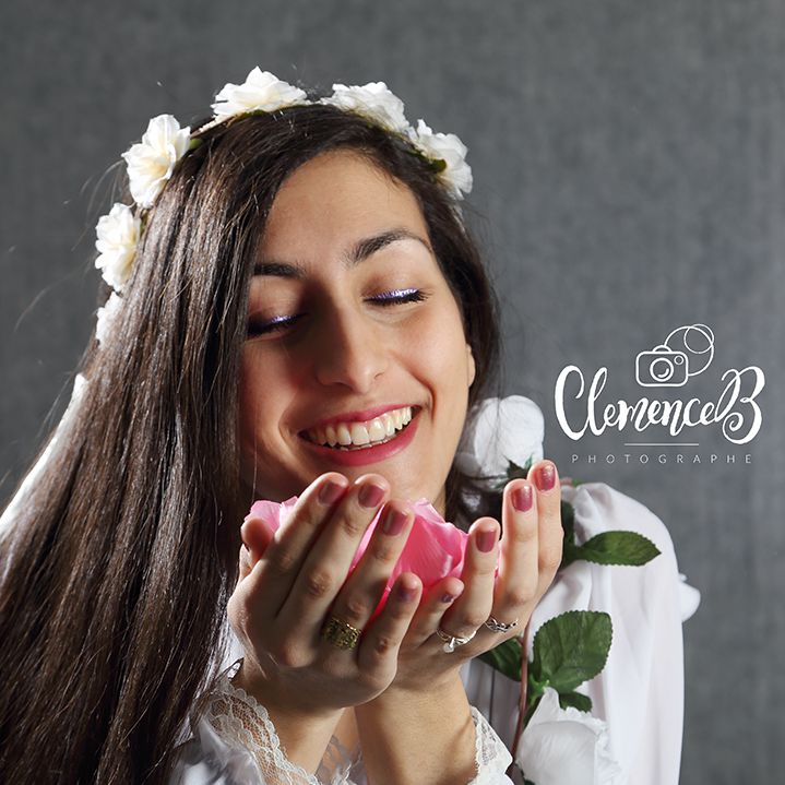 Sarah portrait femme portrait femme photo fleurs Clémence B. Photographe